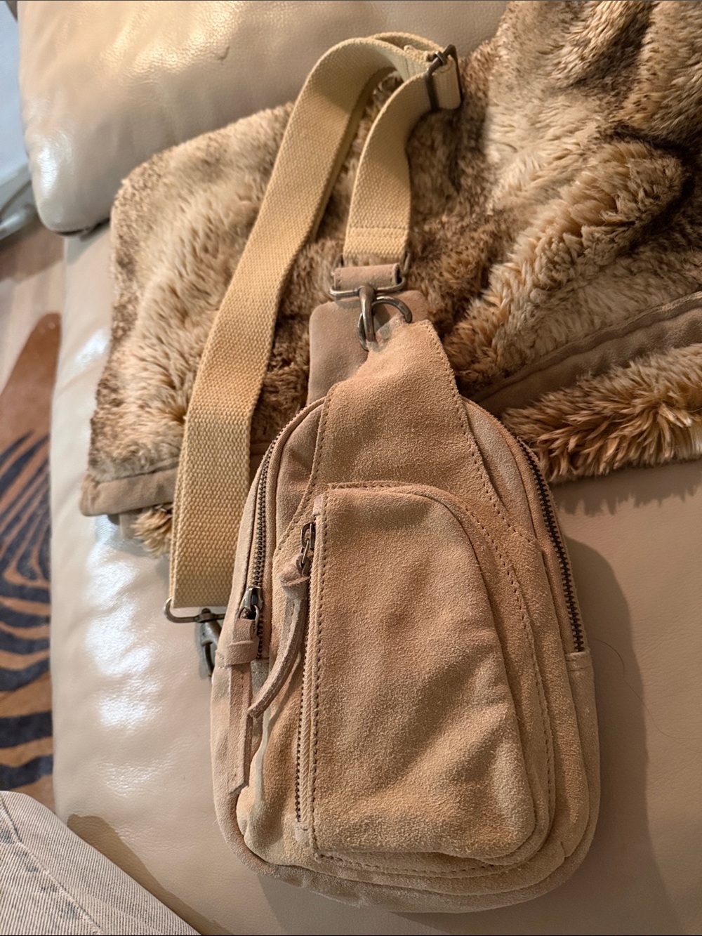 FP suede hudson cross body✨